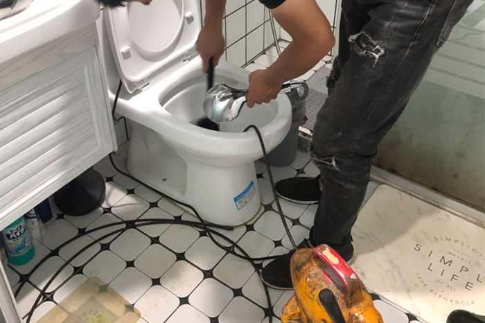 昌都马桶堵塞自己疏通还是找师傅？专业上门服务让你省时更省心