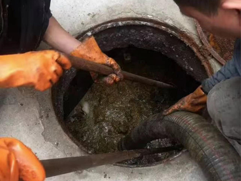 昌都清理化粪池时如何避免沼气的危害？